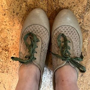 Naya Trite Oxfords Taupe sz 8 NWOT